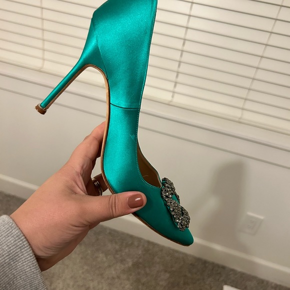 Manolo Blahnik Hangisi Pump - Picture 7 of 7